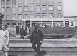 Triebwagen T2 im Bahnhof Teltowkanal